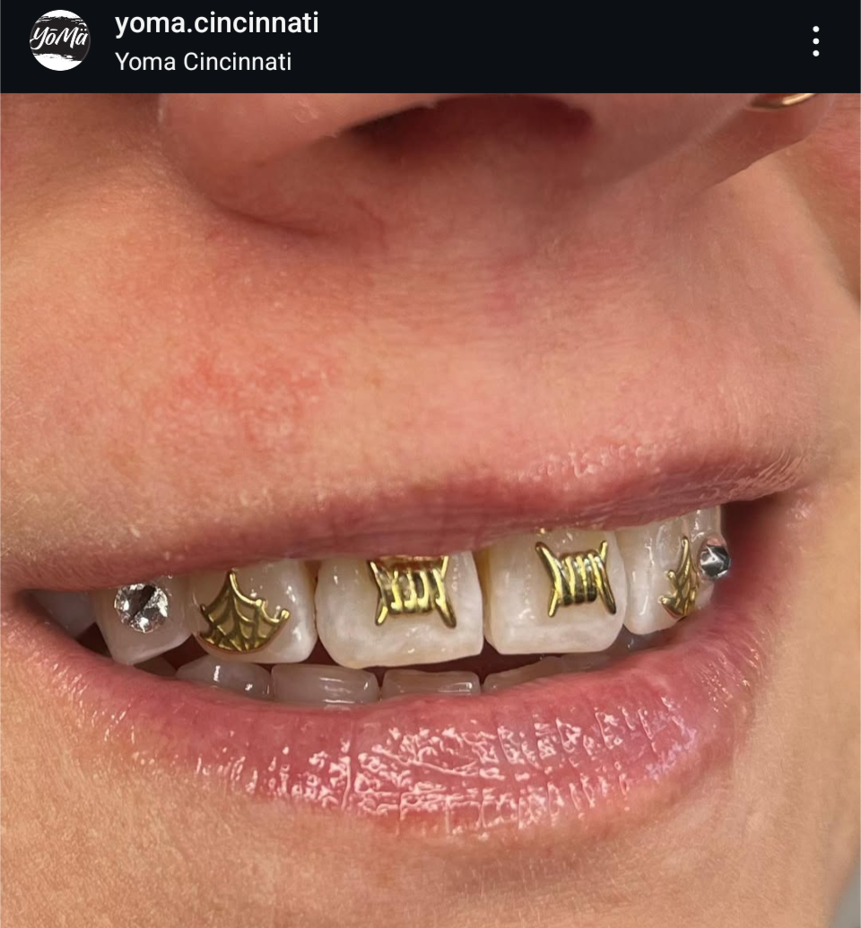 18k Barbed Wire Tooth Gem