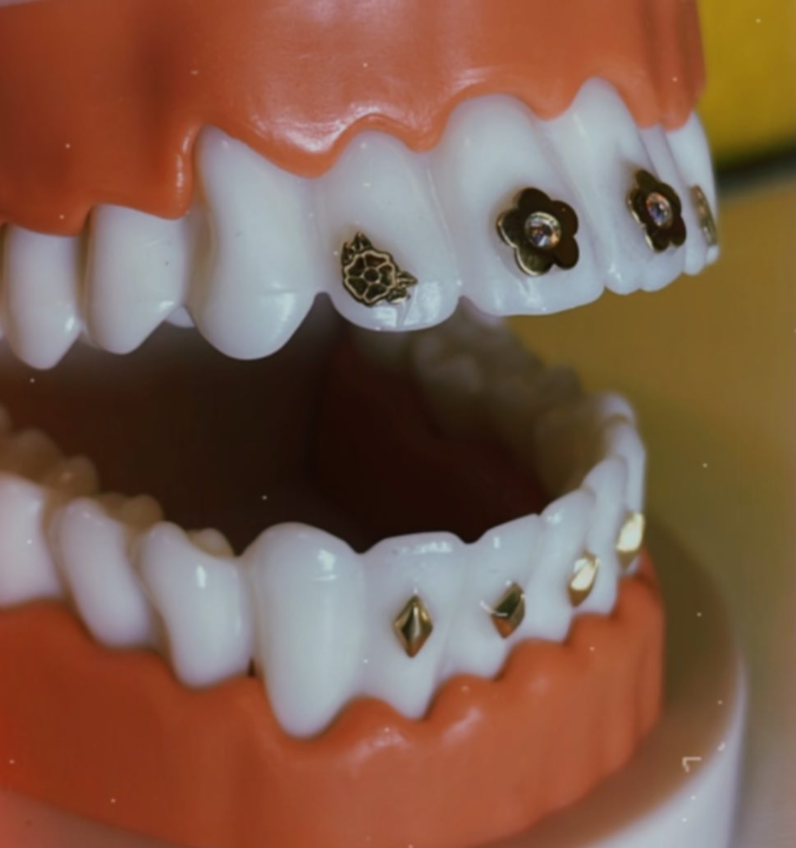 18K Flower Power Tooth Gem