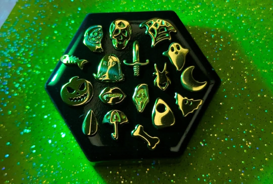 18k Moon Tooth Gem
