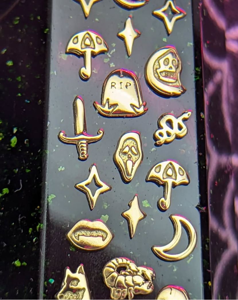 18k Twinkle Dee Tooth Gem