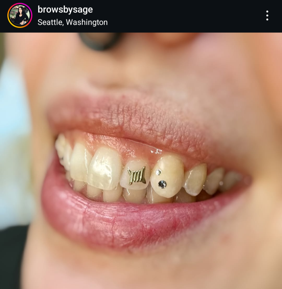 18K Baby Barbed Wire Tooth Gem