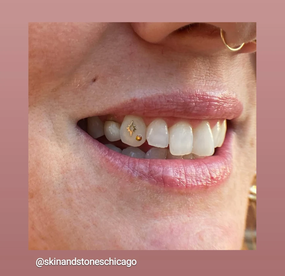 18k Kaboom Twinkle Hollow Tooth Gem
