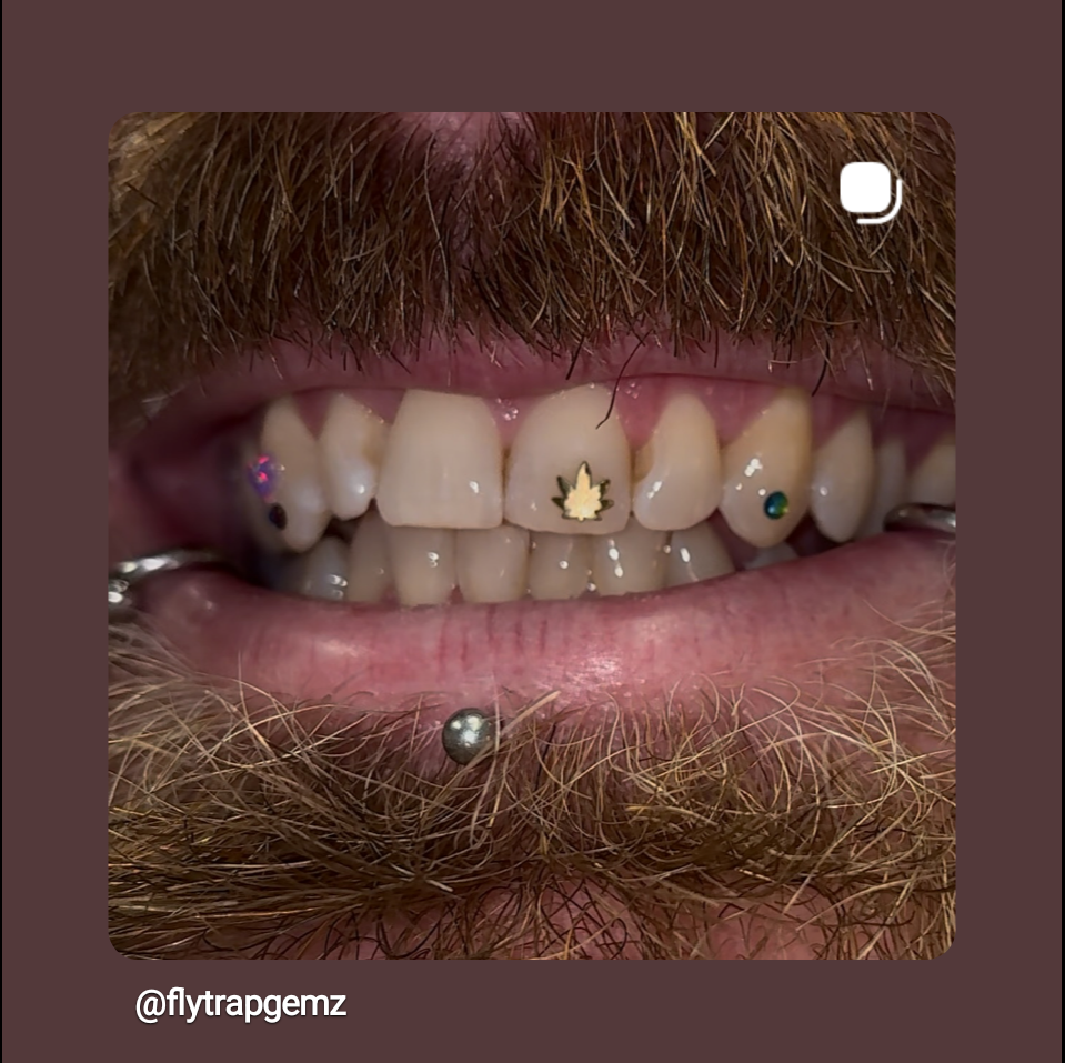 18K Pot Leaf Tooth Gem