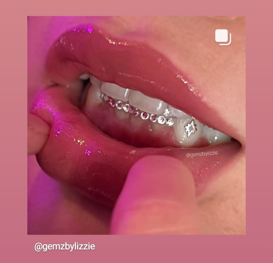 18k Kaboom Twinkle Hollow Tooth Gem