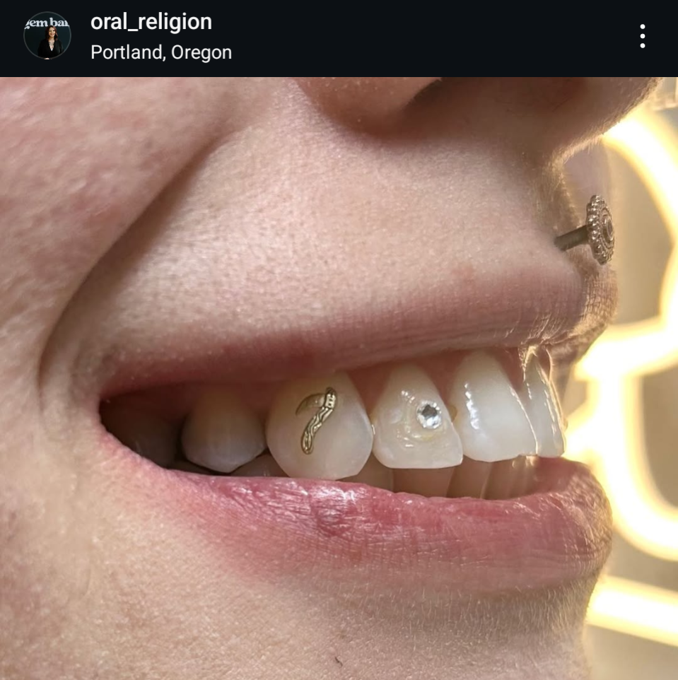 18K Scythe Tooth Gem