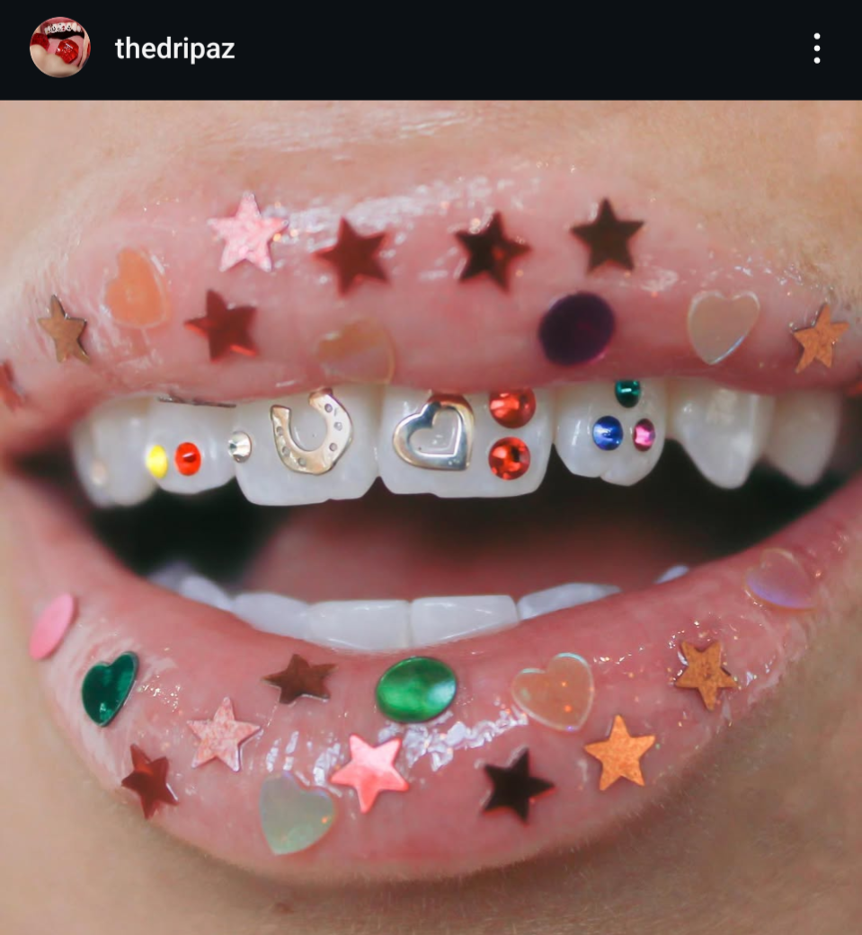 18K Horseshoe Tooth Gem