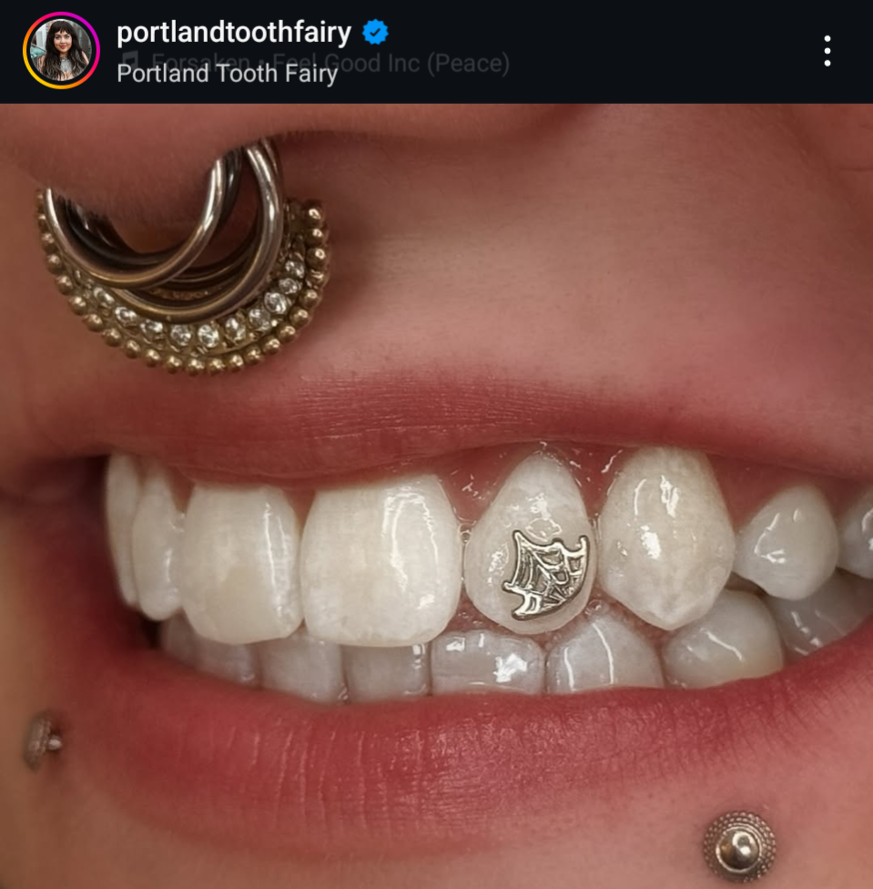 18k Spider Web Tooth Gem