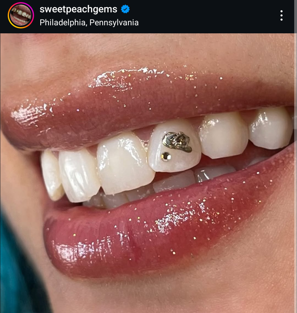 18K Cowgirl Hat Tooth Gem