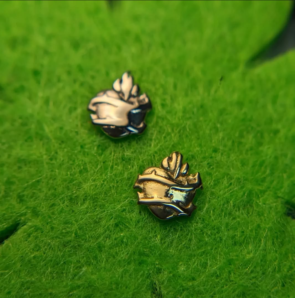 18K Sacred Heart Tooth Gem