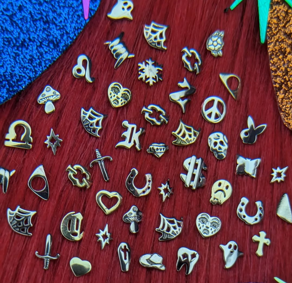 18k Chain Link Tooth Gem