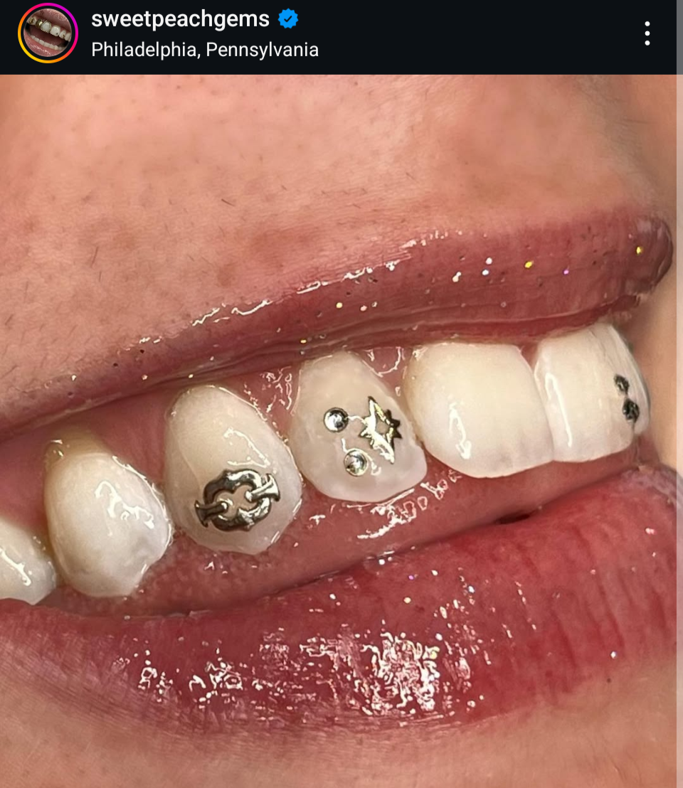 18k Kaboom Twinkle Hollow Tooth Gem