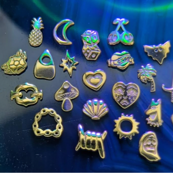 18K Dice Tooth Gem