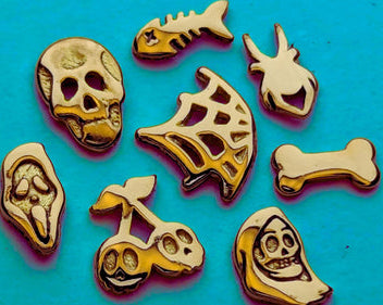 18K Skull Tooth Gem