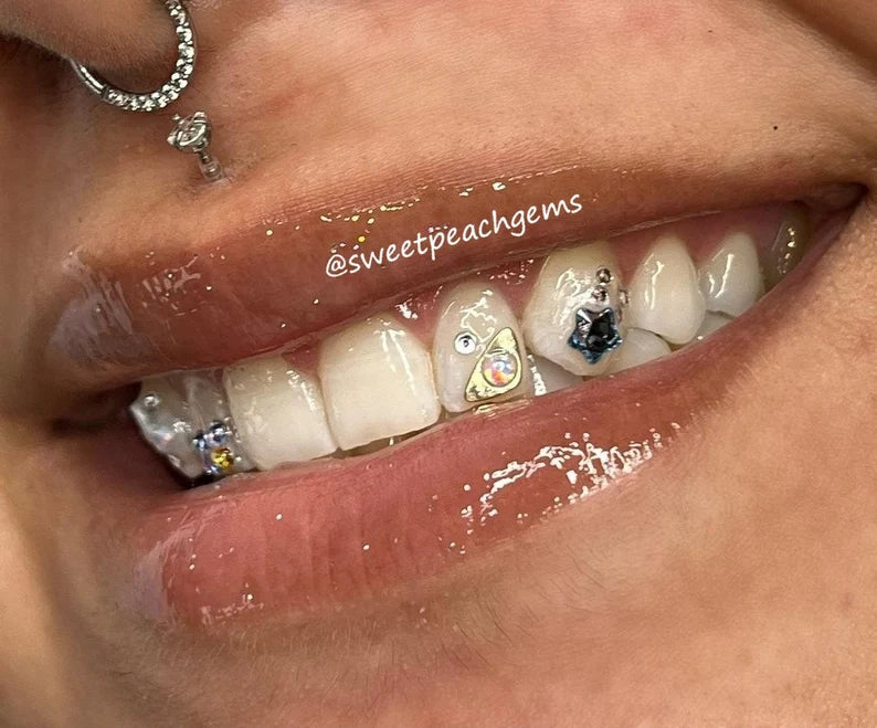 18K Hollow Corner Cap Tooth Gem